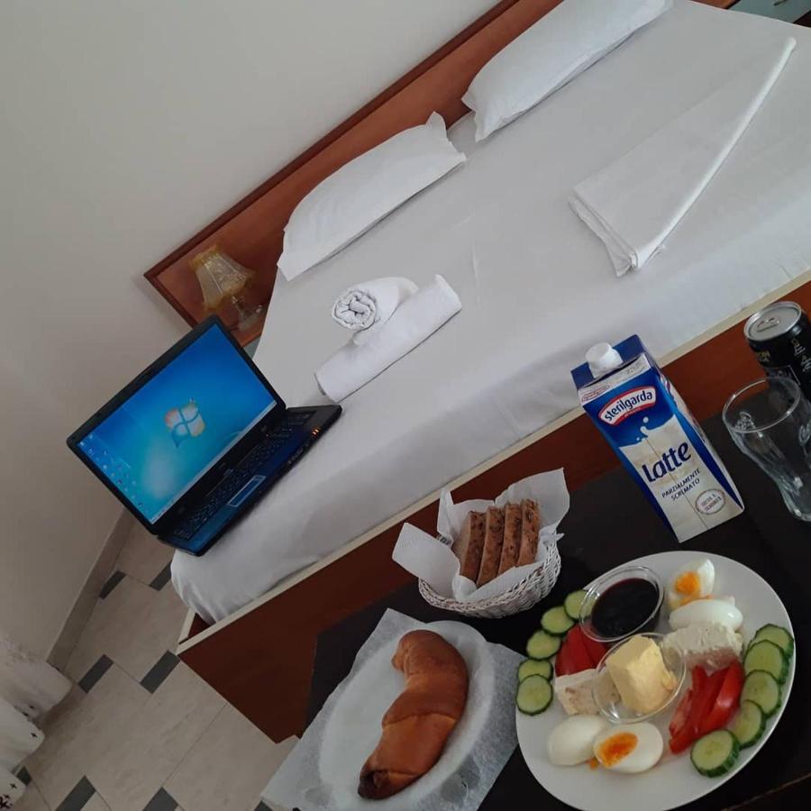 Vila 57 Hotel Tiranë Eksteriør bilde