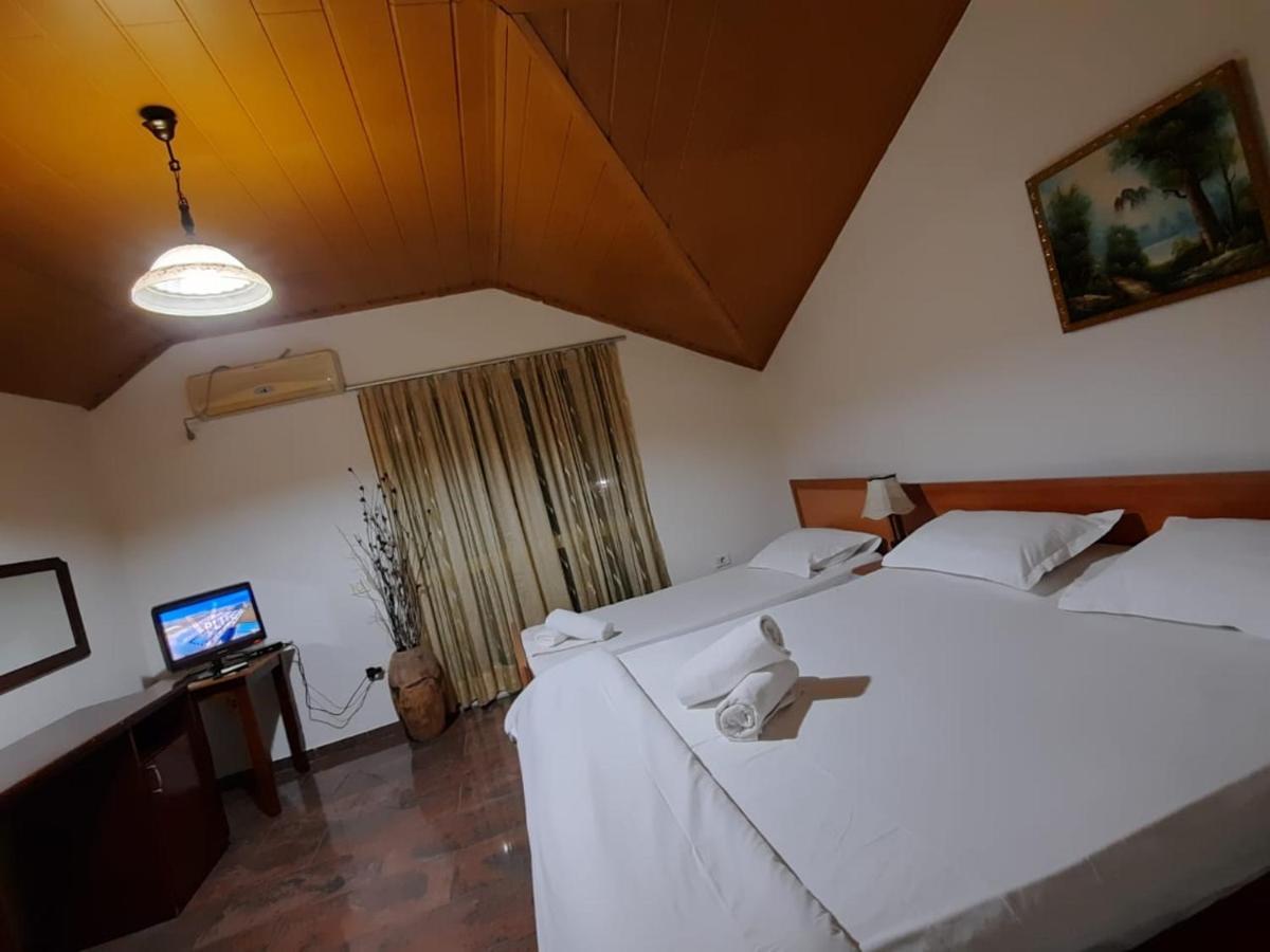 Vila 57 Hotel Tiranë Eksteriør bilde