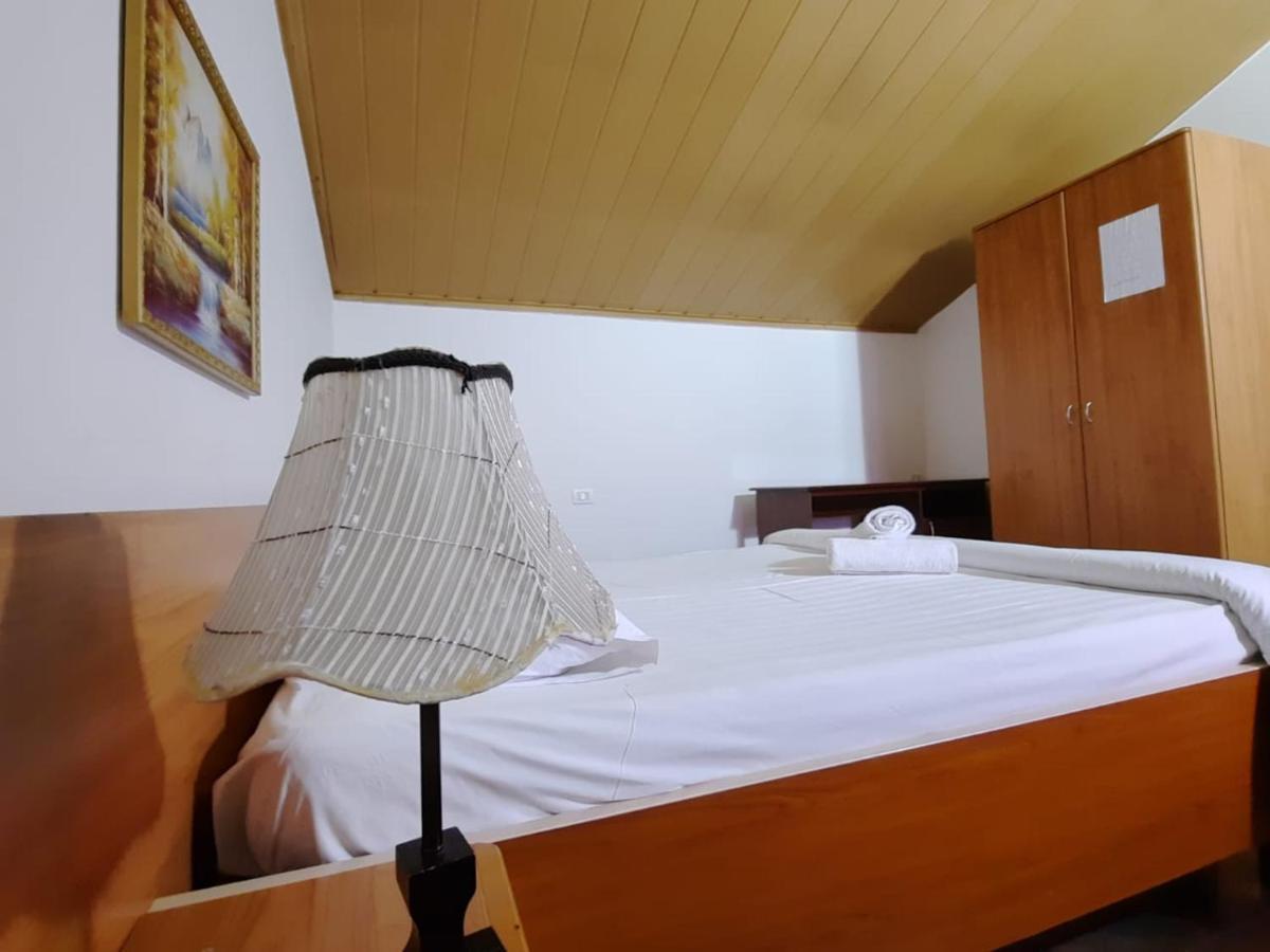 Vila 57 Hotel Tiranë Eksteriør bilde