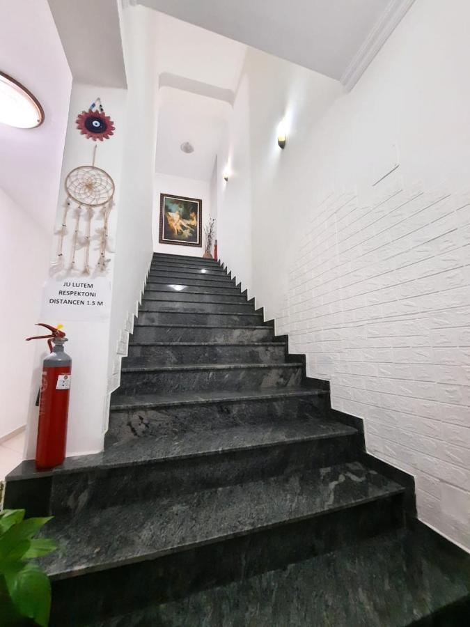 Vila 57 Hotel Tiranë Eksteriør bilde