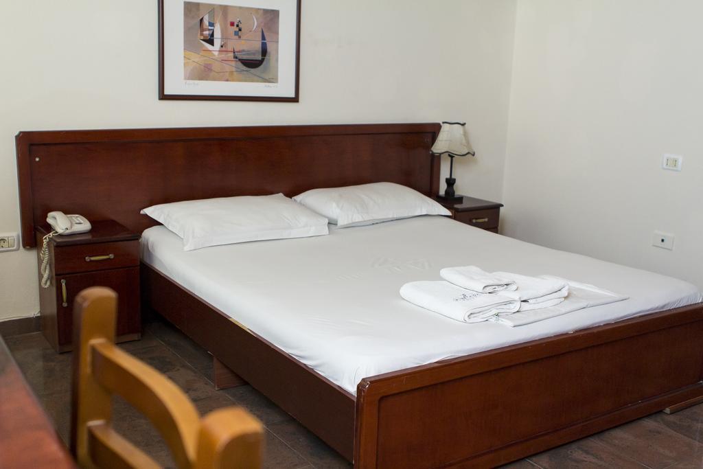 Vila 57 Hotel Tiranë Rom bilde