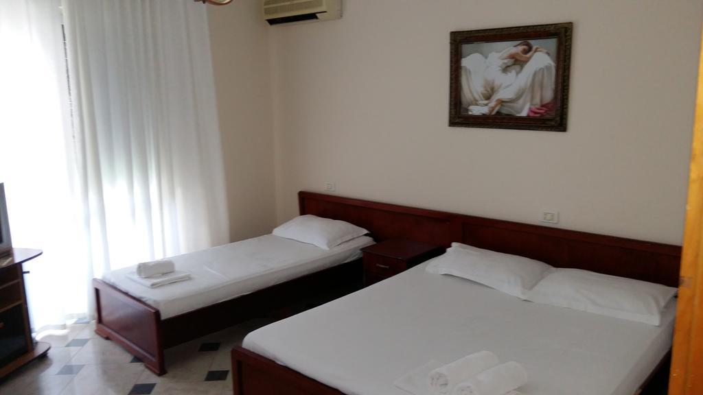 Vila 57 Hotel Tiranë Rom bilde