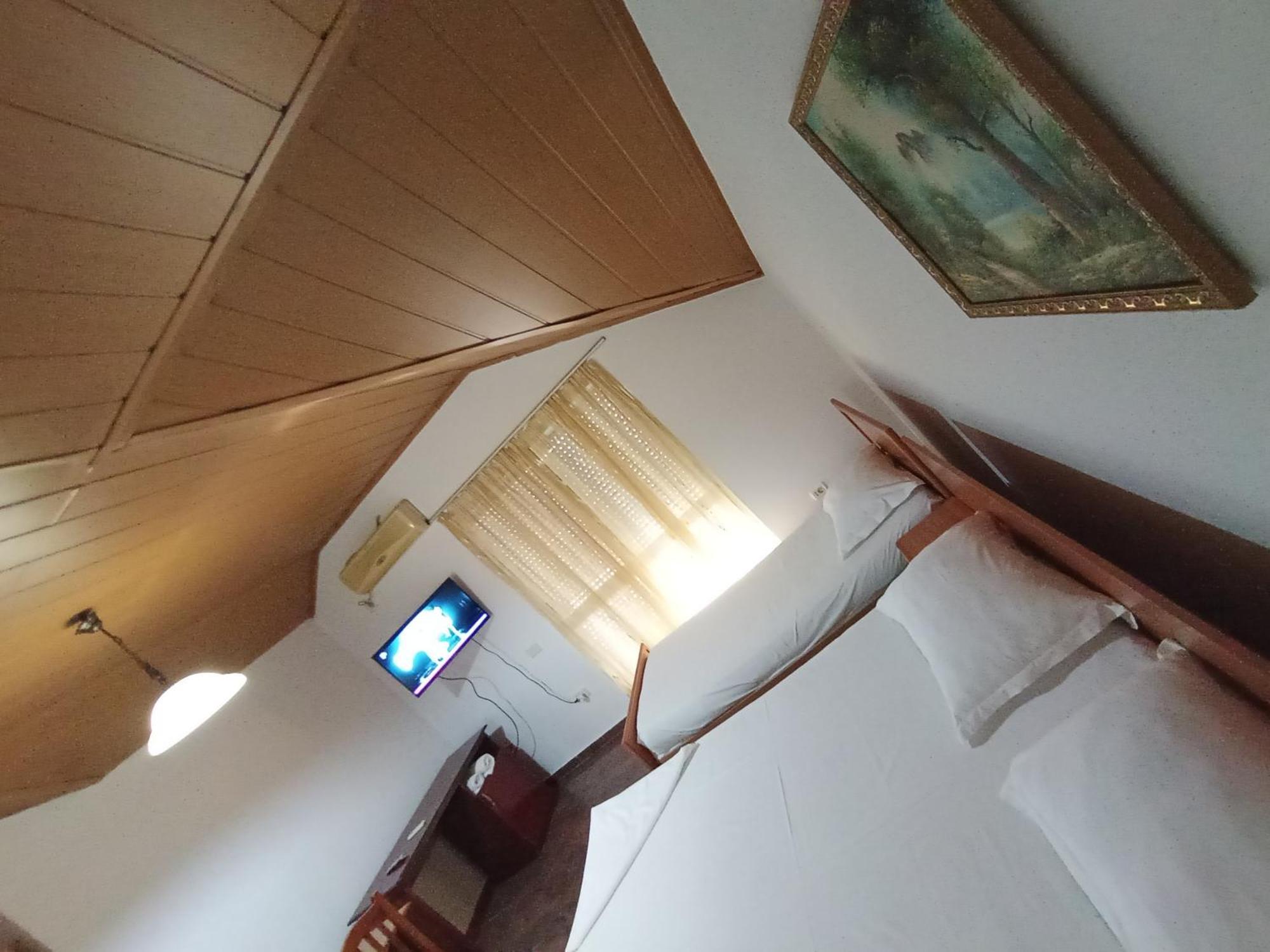 Vila 57 Hotel Tiranë Eksteriør bilde
