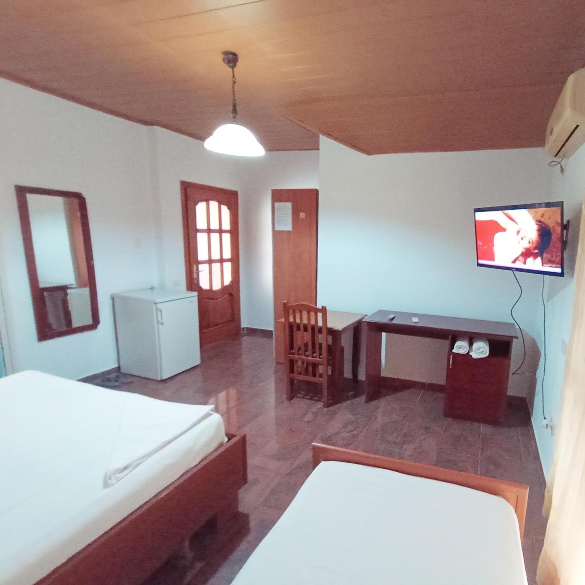 Vila 57 Hotel Tiranë Eksteriør bilde