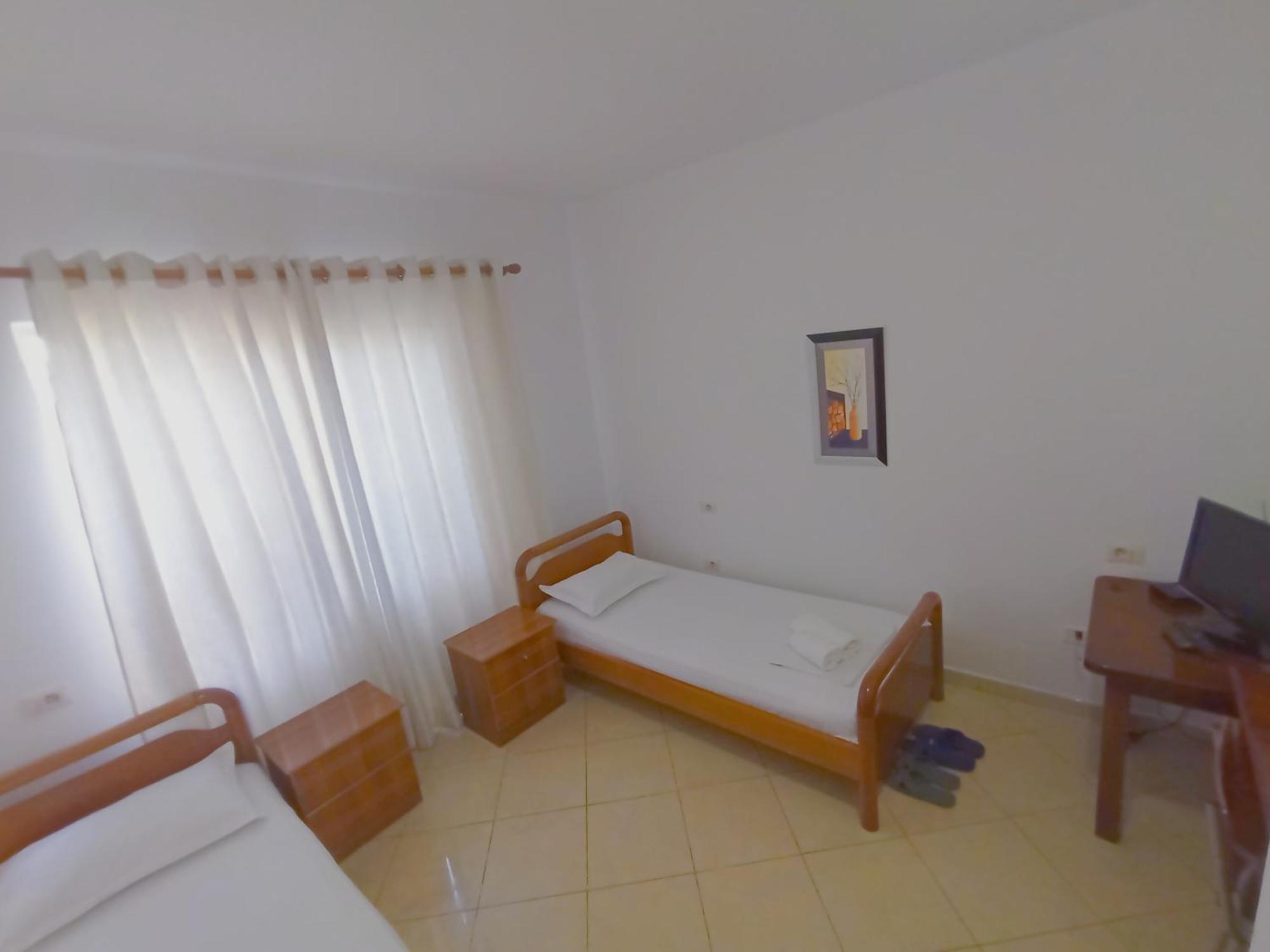 Vila 57 Hotel Tiranë Eksteriør bilde