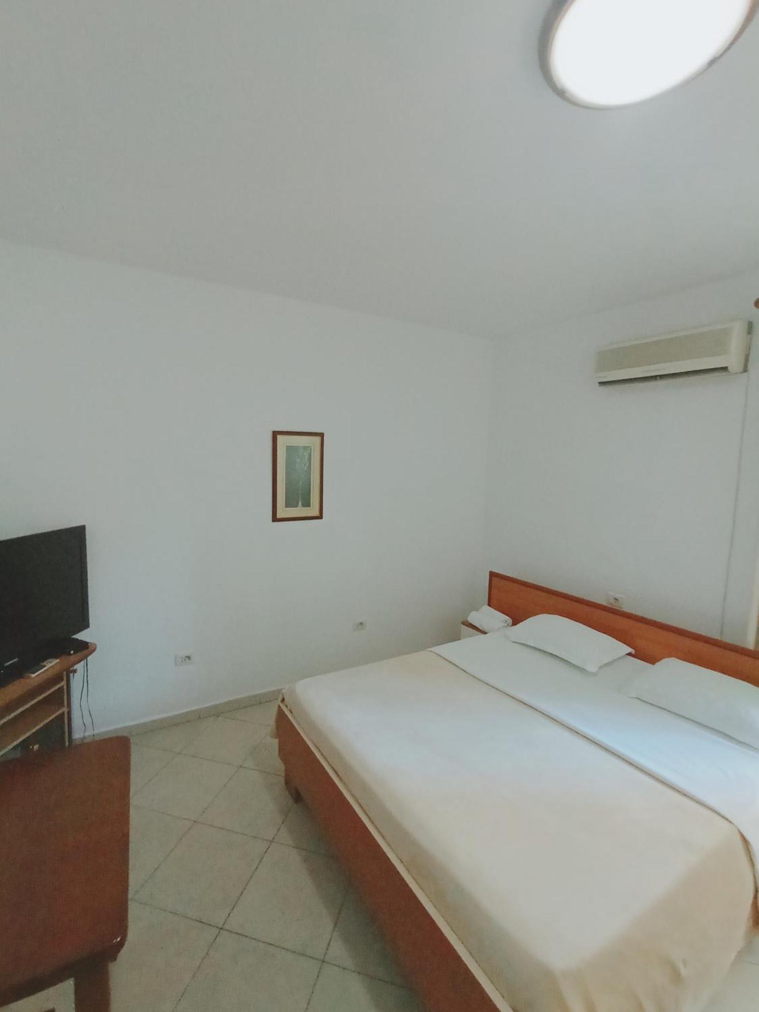 Vila 57 Hotel Tiranë Eksteriør bilde