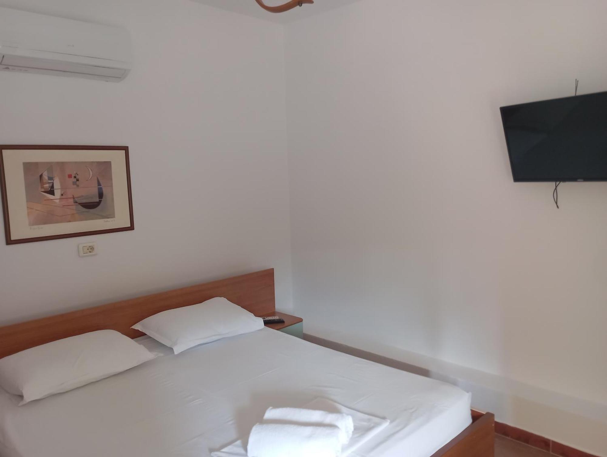 Vila 57 Hotel Tiranë Eksteriør bilde